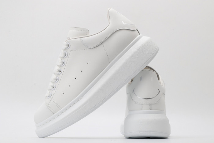 alex mcqu sneakers