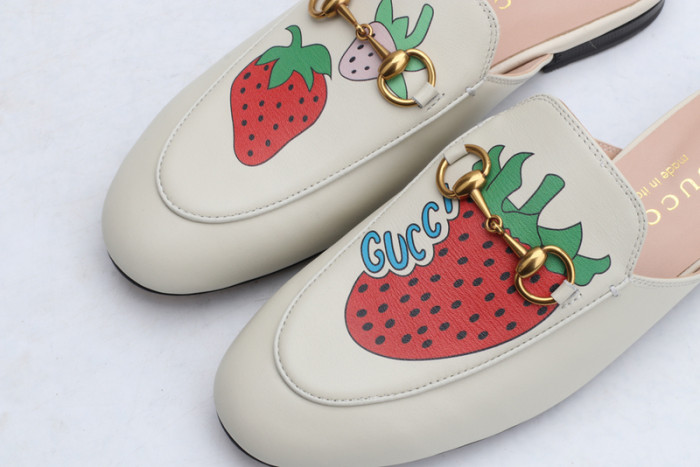 guc loafer