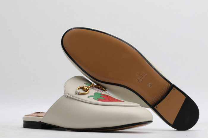 guc loafer