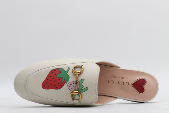 guc loafer