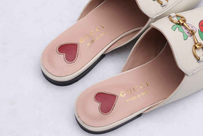 guc loafer