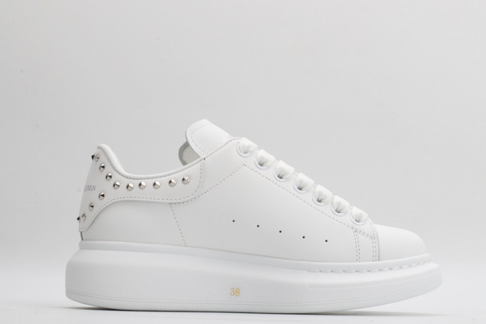alex mcqu sneakers