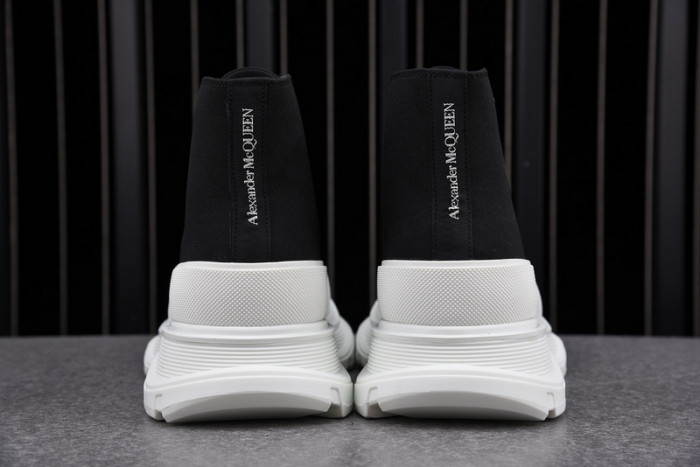 alex mcqu sneakers