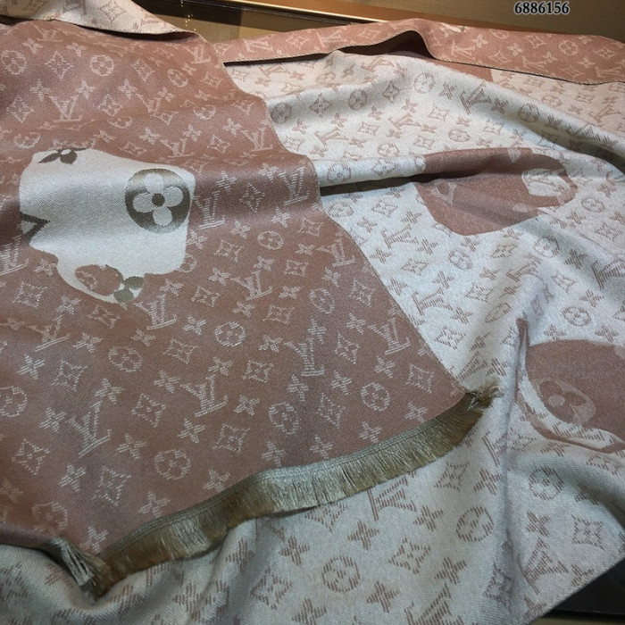 l**is V*t*n scarf