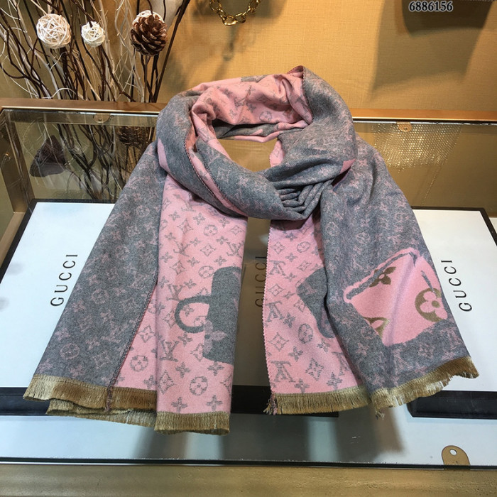 l**is V*t*n scarf