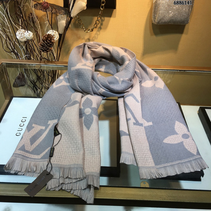 l**is V*t*n scarf