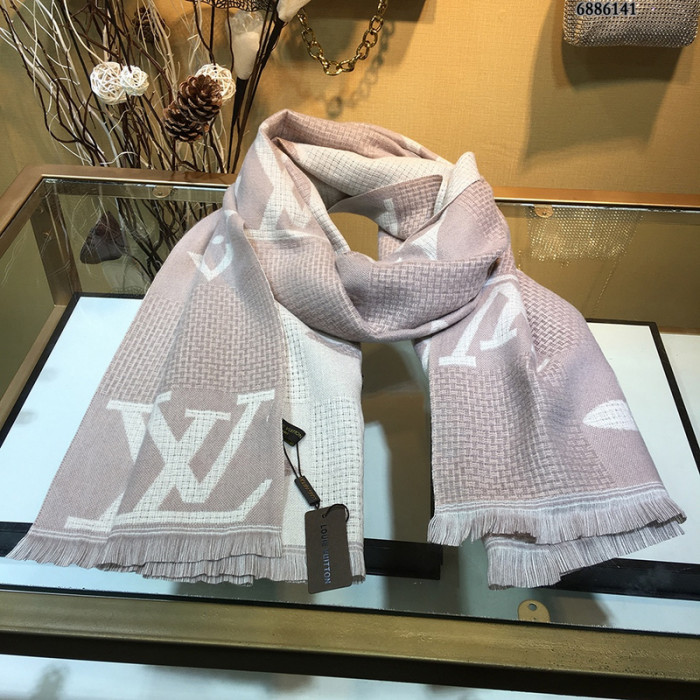 l**is V*t*n scarf
