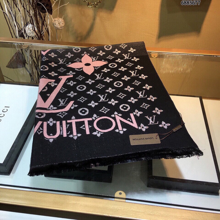 l**is V*t*n scarf