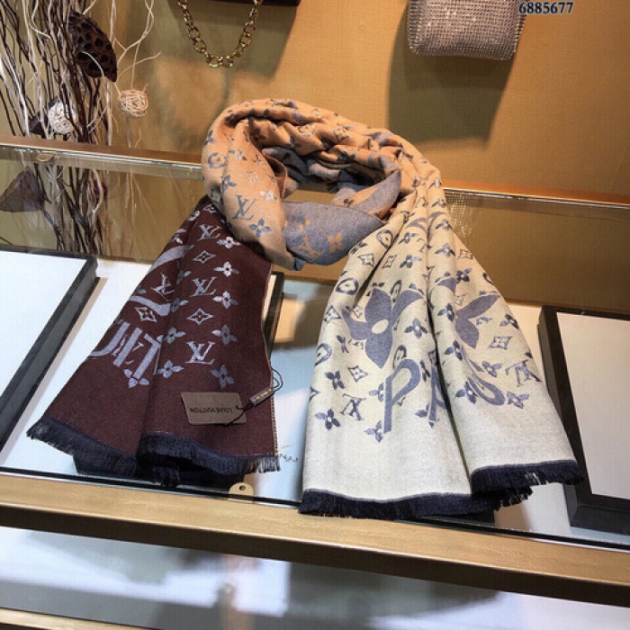 l**is V*t*n scarf