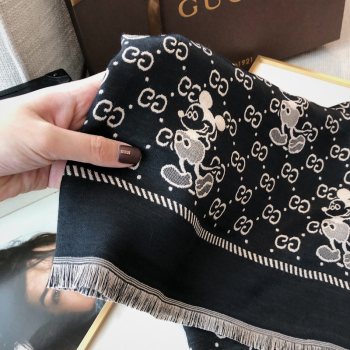 g*u*i scarf