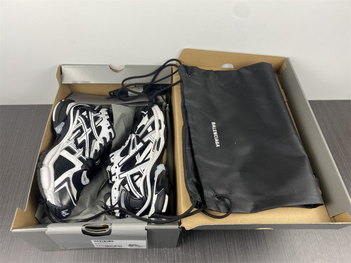 Ba*len*cia*ga runner sneakers white black white 677403w3rb29010