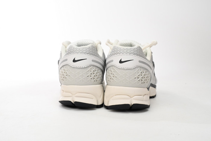 nike zoom vomero 5 fd0884-025