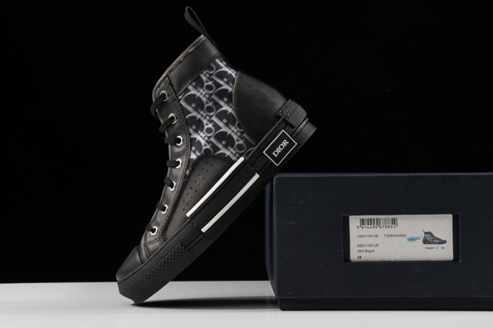 dr b23 homme kaws h903p163