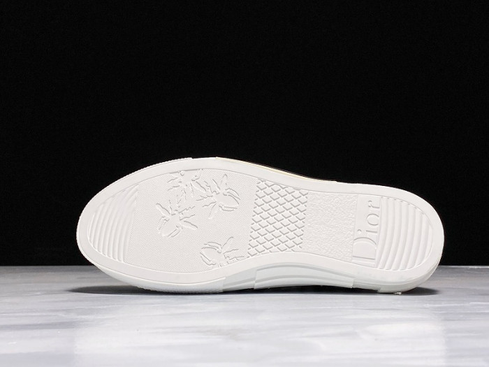 dr b23 homme kaws h903p164